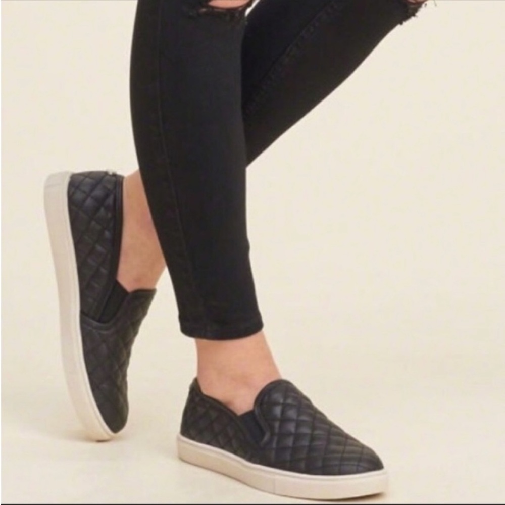 Steve Madden Women's Ecentrcq Sneaker Size 7.5 Black Quilted Low